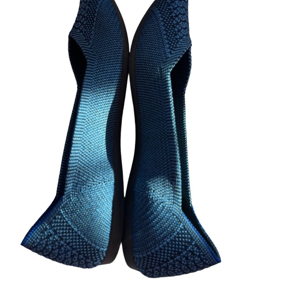 Rothys Teal Python Point Flats size 6.5 in excellent condition. Slightly used . - Picture 4 of 10